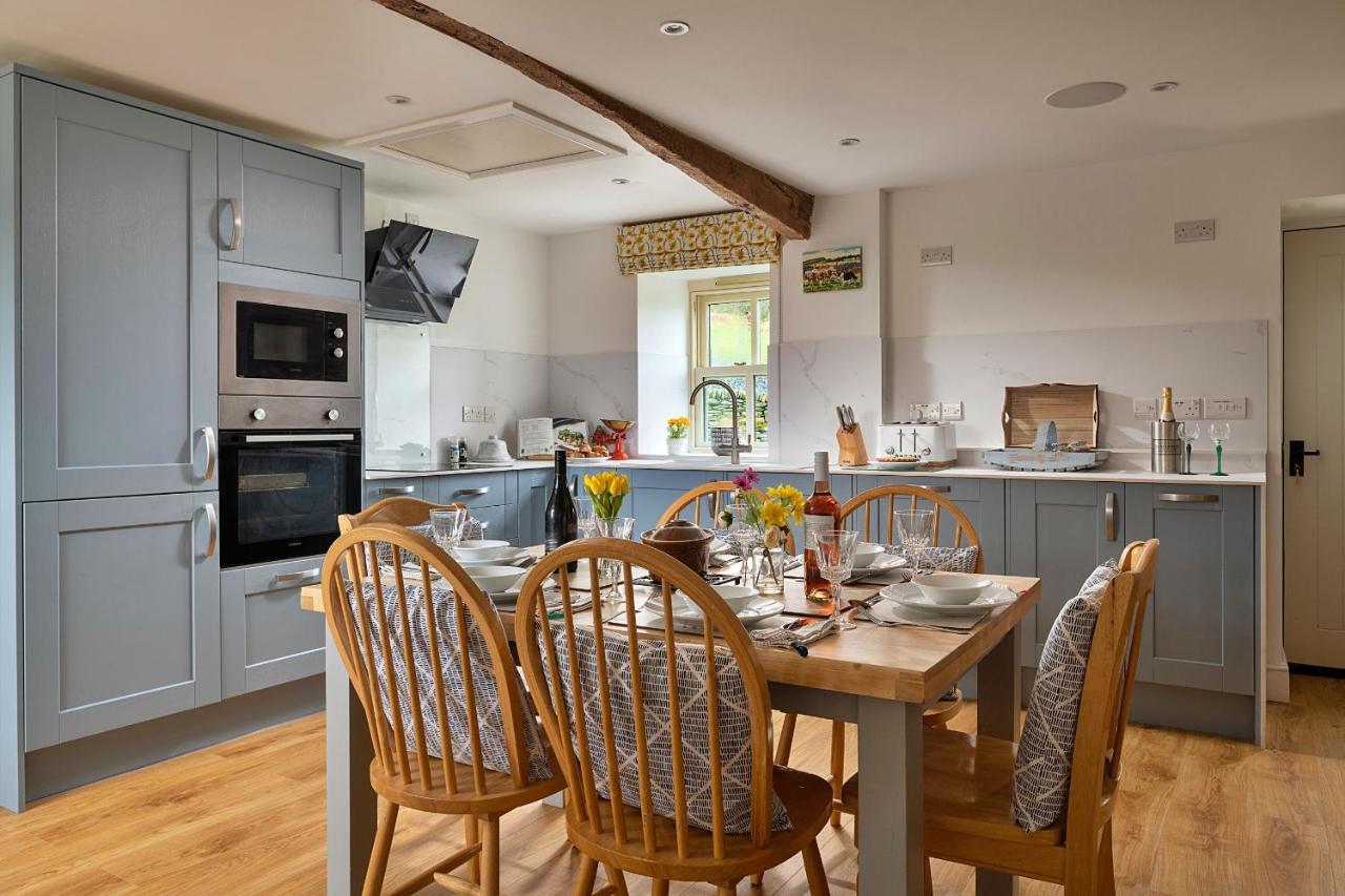 Finest Retreats - Moelis Granary - Luxury Cottage With Hot Tub Llandrillo Exterior photo